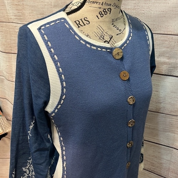 Elaris Sweater Lace Stitching Buttons Blue Size Small Lightweight Long Sleeves - Picture 5 of 8